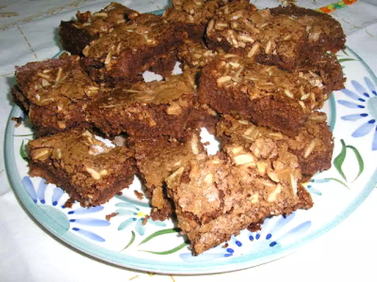 Bolo de claras com chocolate e amêndoa - foto 2