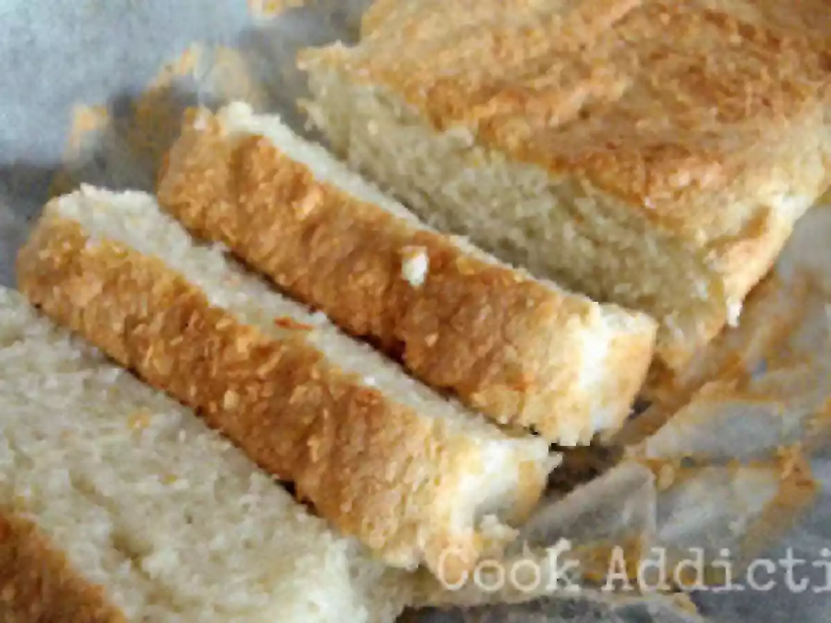 Bolo de claras e coco ralado