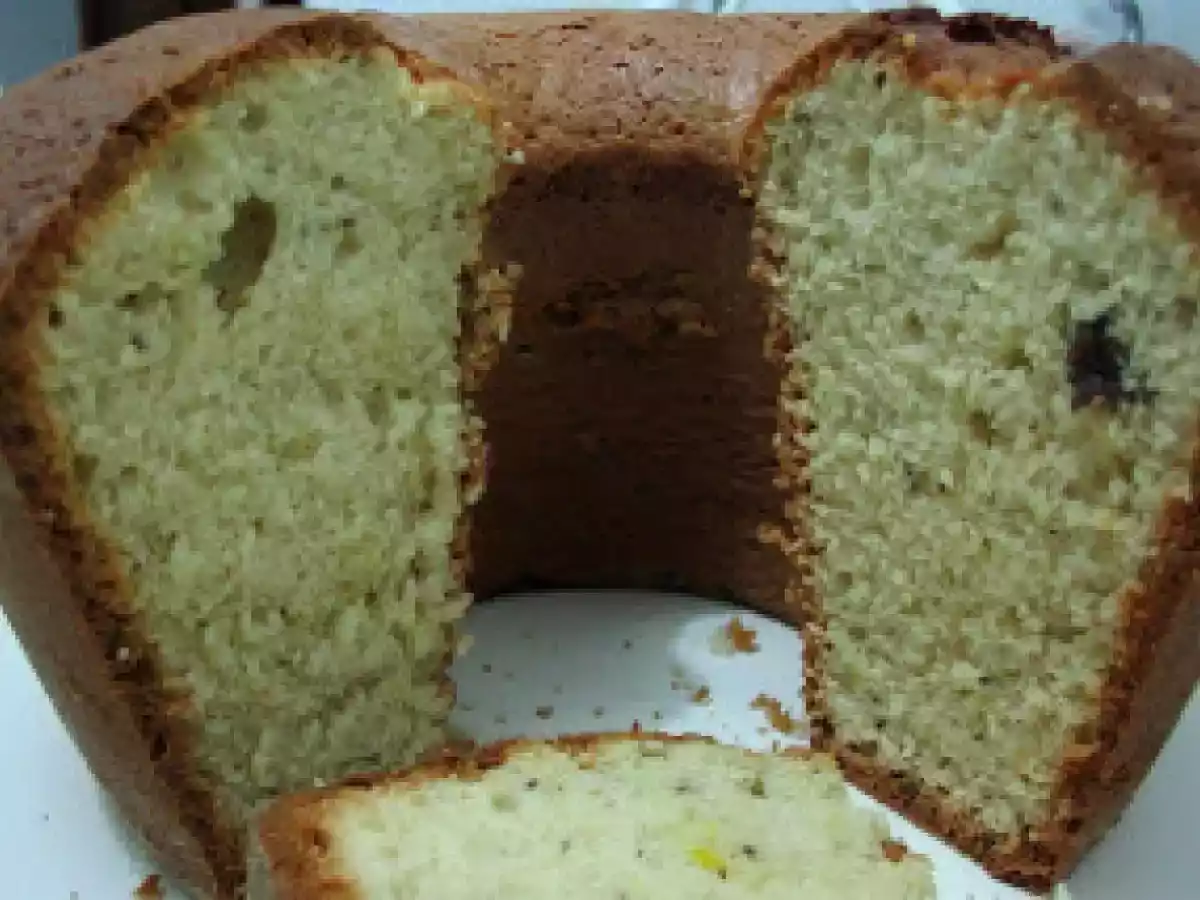 Bolo de claras e passas