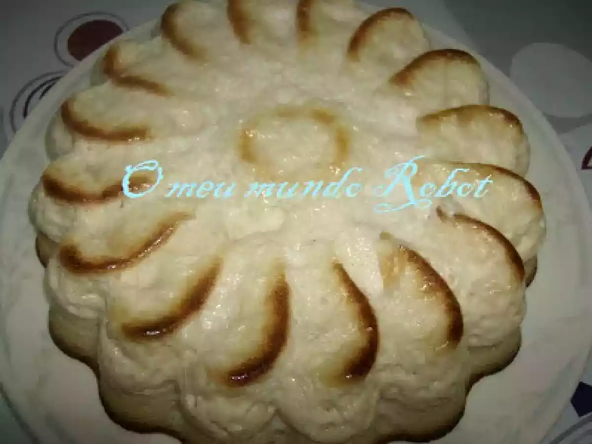Bolo de coco com leite condensado