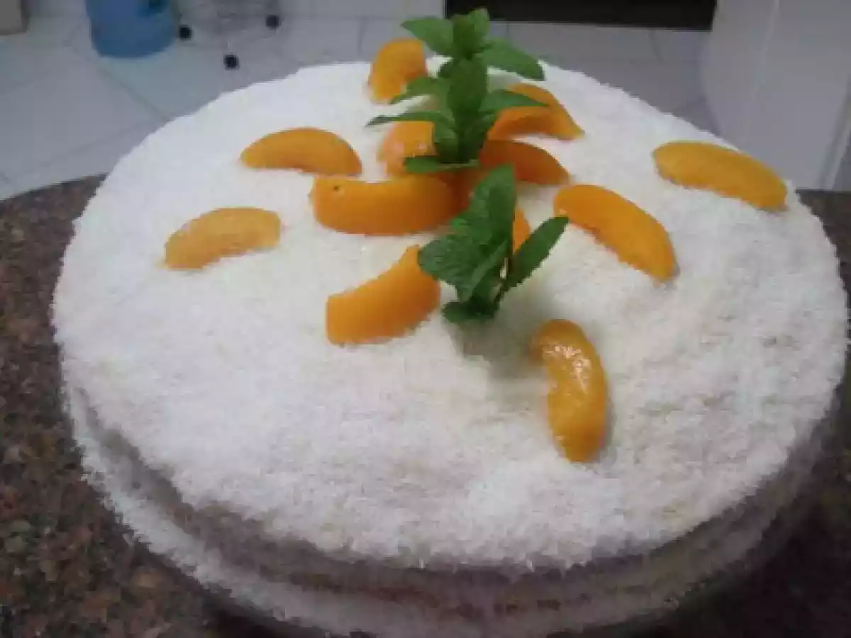 Bolo de coco com pêssego (Ana Carlota)