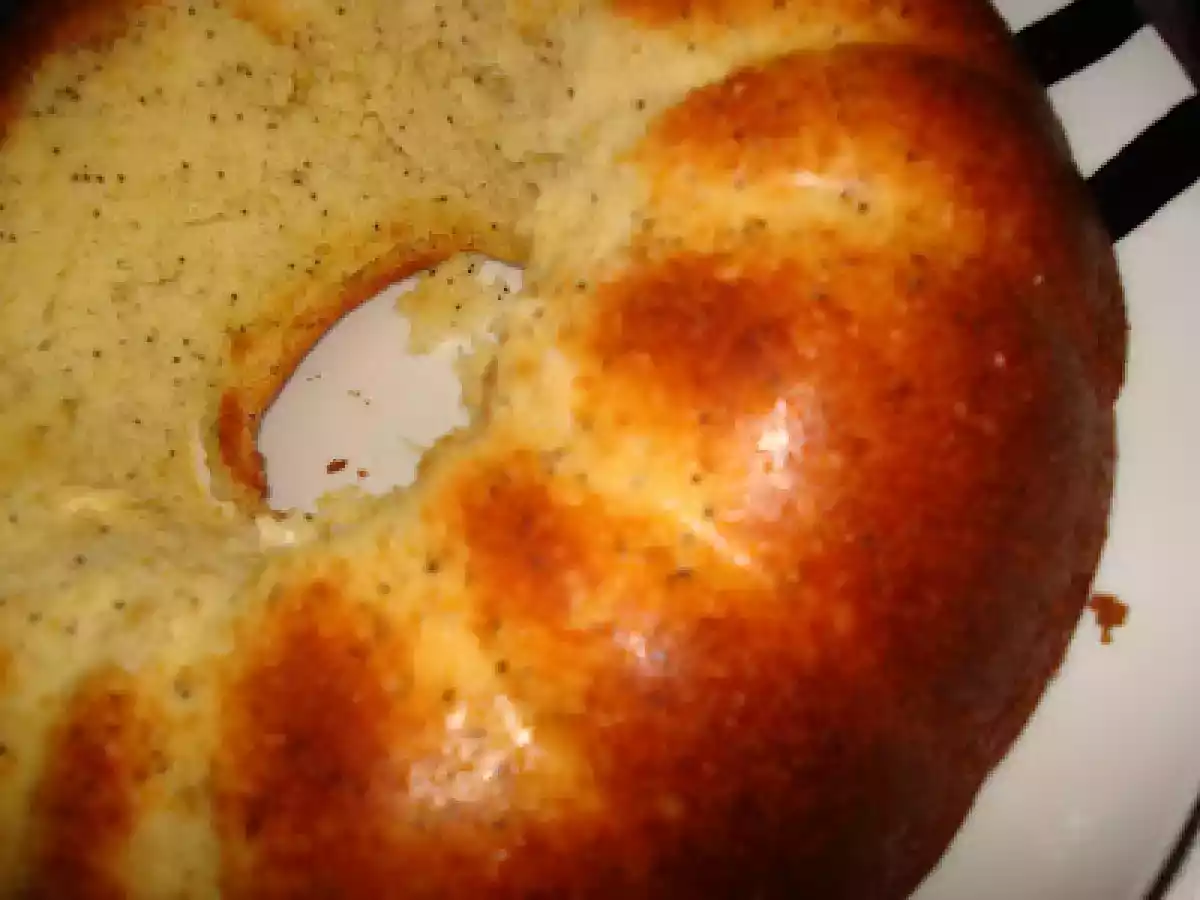 BOLO DE CÔCO E SEMENTES DE PAPOILA AROMATIZADO DE RASPAS DE LIMÃO...