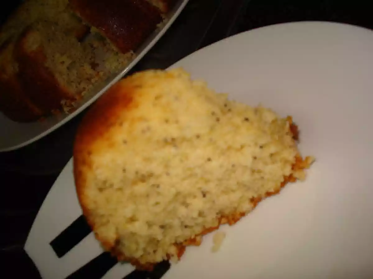 BOLO DE CÔCO E SEMENTES DE PAPOILA AROMATIZADO DE RASPAS DE LIMÃO... - foto 2