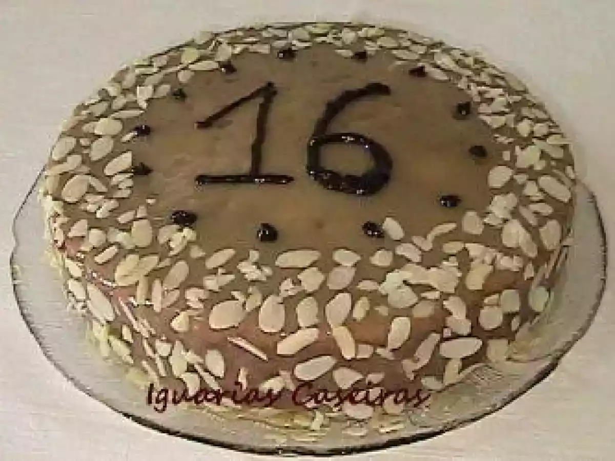 Bolo de Courgette e Amêndoas com cobertura de caramelo