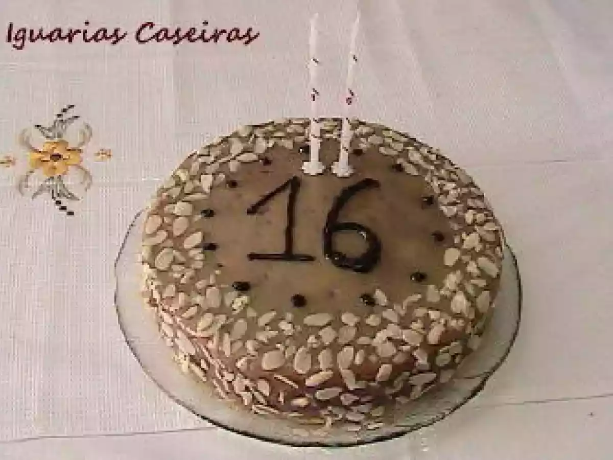 Bolo de Courgette e Amêndoas com cobertura de caramelo - foto 4