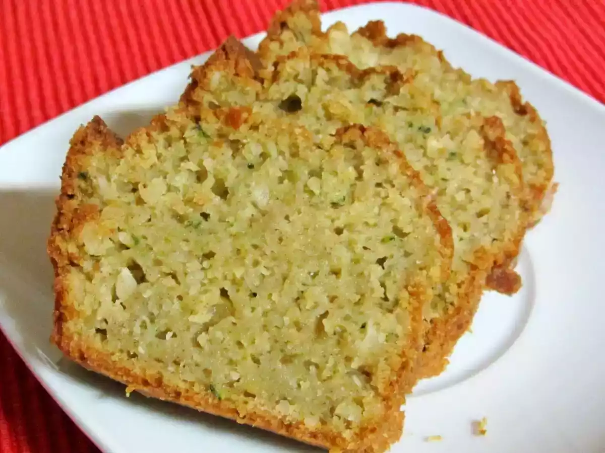 Bolo de curgete, amêndoa e coco