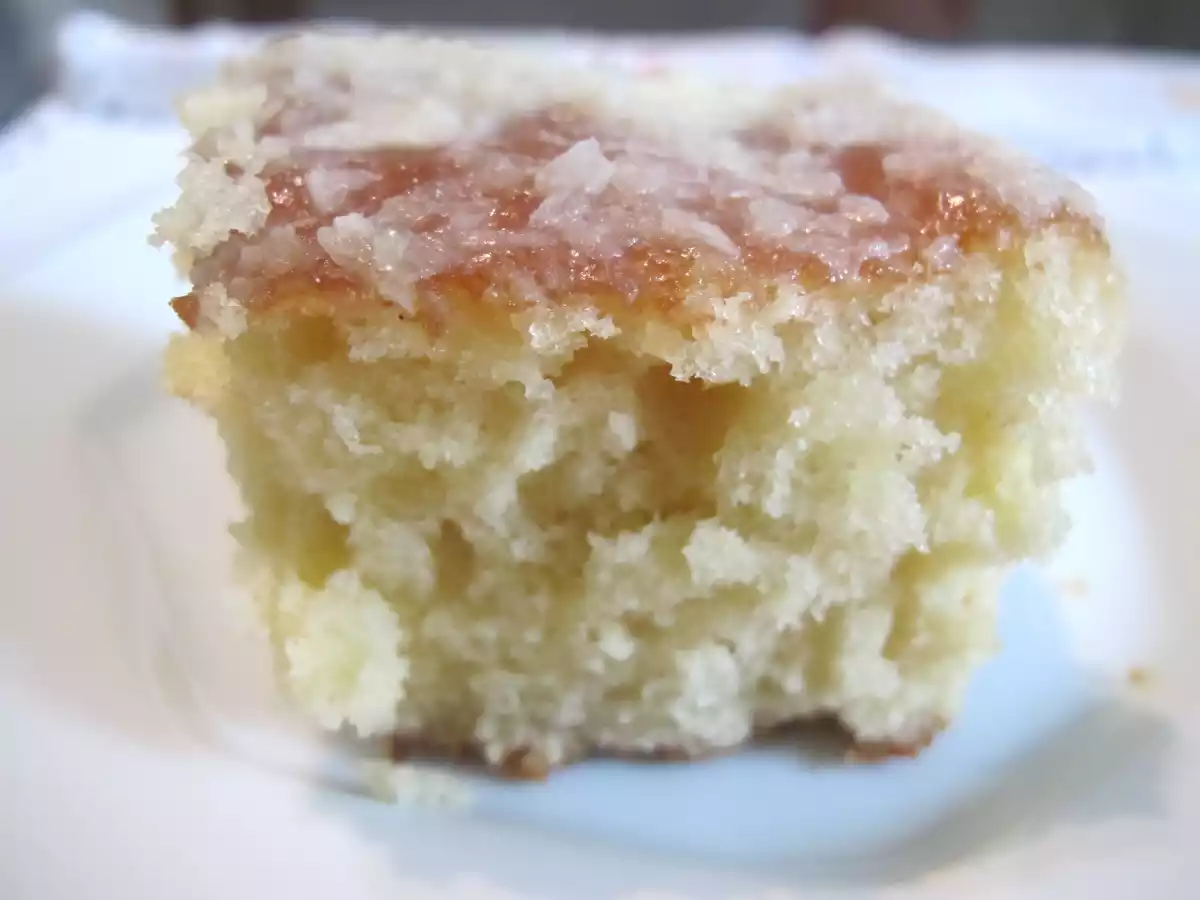 Bolo de Fanta com Cobertura de Coco