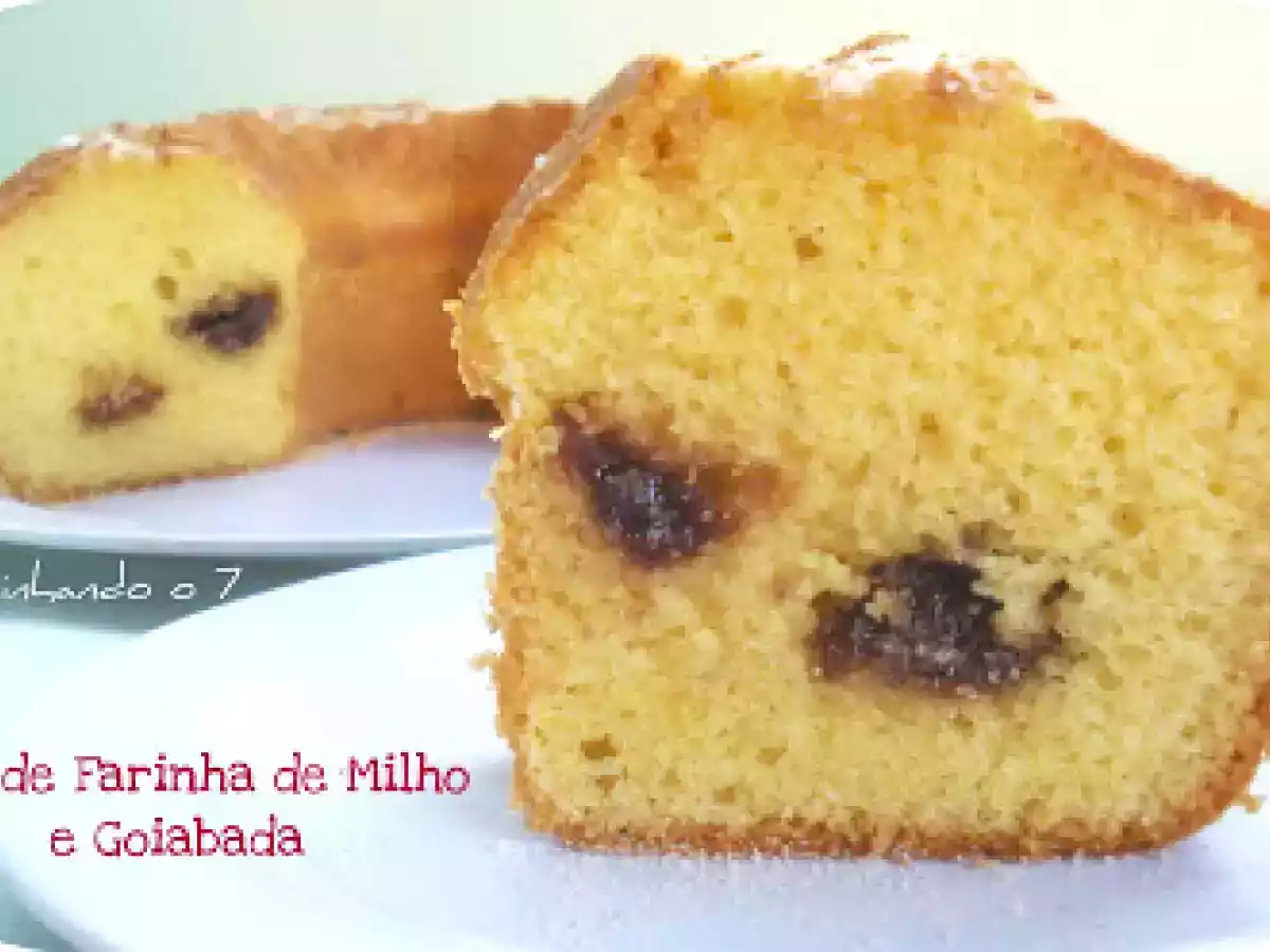 Bolo de Farinha de Milho com Goiabada