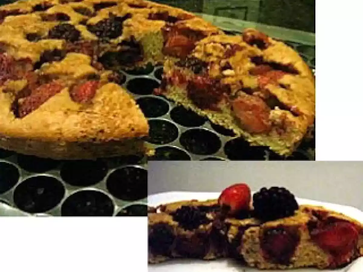 Bolo de frutas vermelhas com creme de baunilha