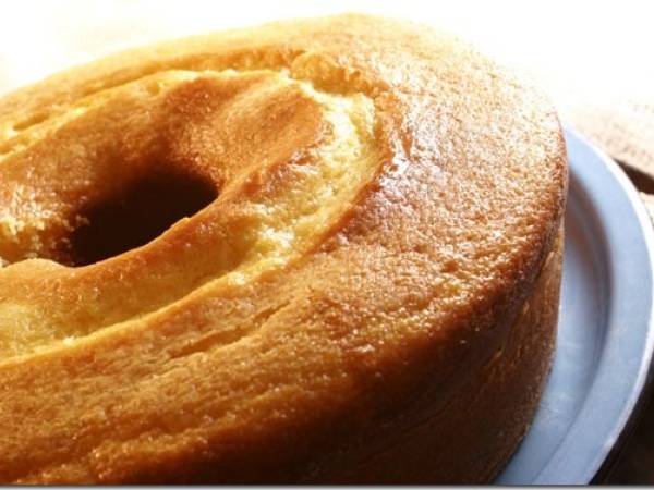 10 receitas de bolo de fubá sem ovo para adicionar ao seu menu