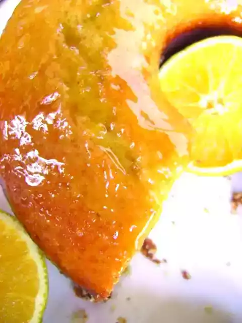 Bolo de gengibre e laranja