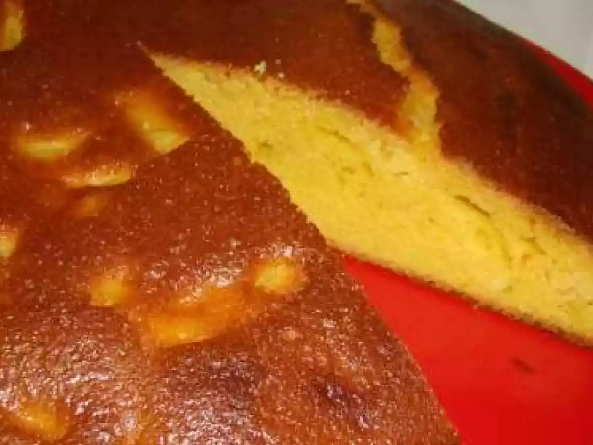 Bolo de iogurte, ananás e farinha custard