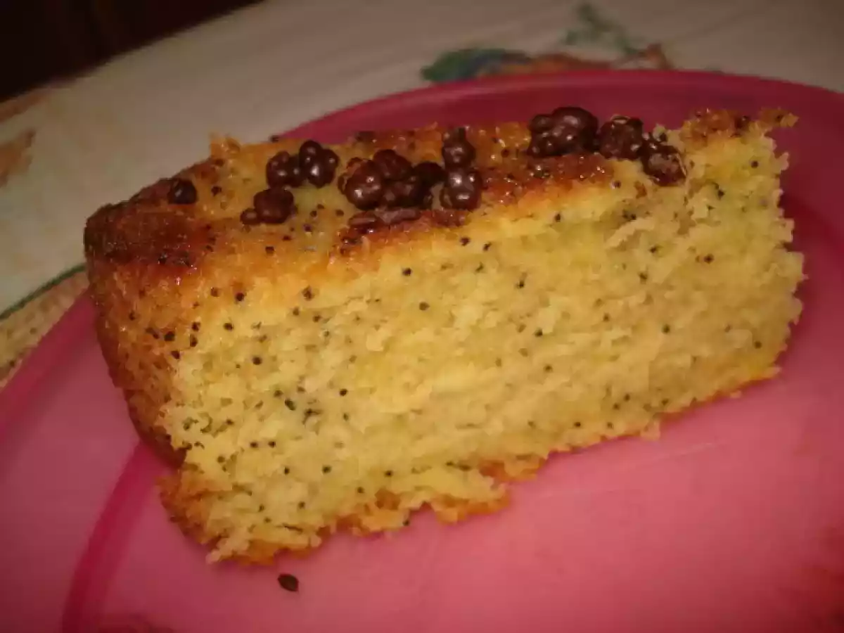BOLO DE IOGURTE AROMATIZADO DE RASPAS DE LIMÃO, ENRIQUECIDO DE SEMENTES DE PAPOILA - foto 2