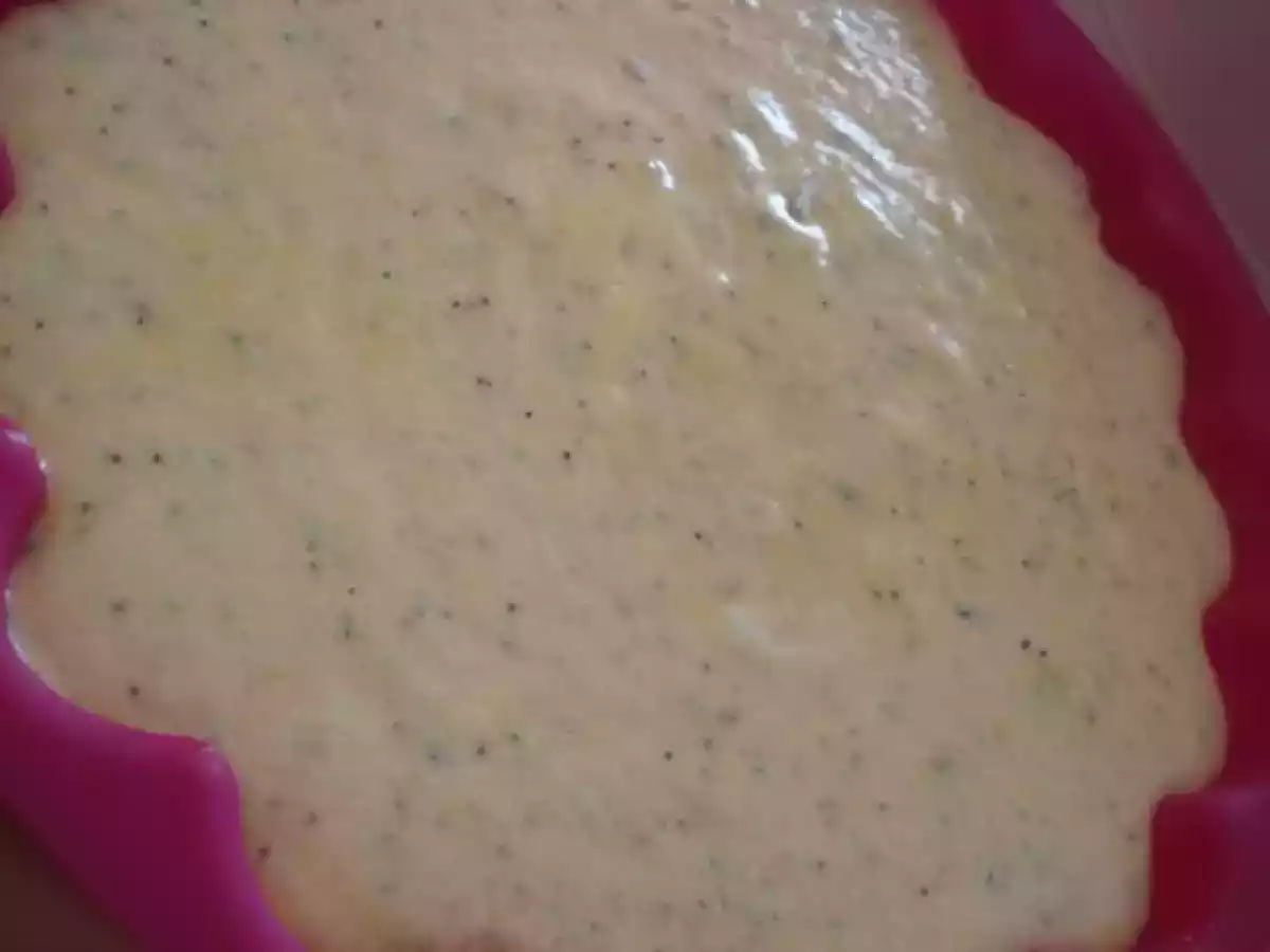 BOLO DE IOGURTE AROMATIZADO DE RASPAS DE LIMÃO, ENRIQUECIDO DE SEMENTES DE PAPOILA - foto 4