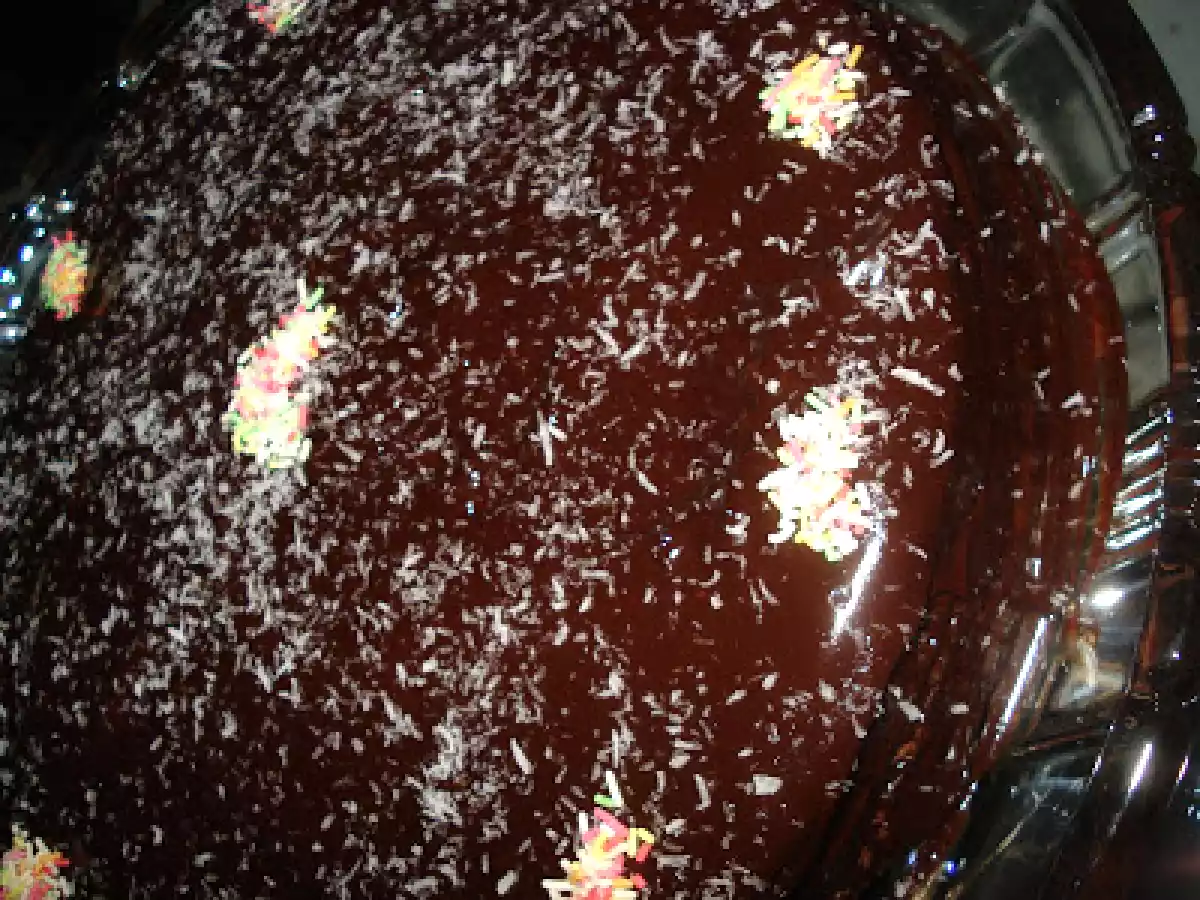 BOLO DE IOGURTE COM COBERTURA DE CHOCOLATE... - foto 2