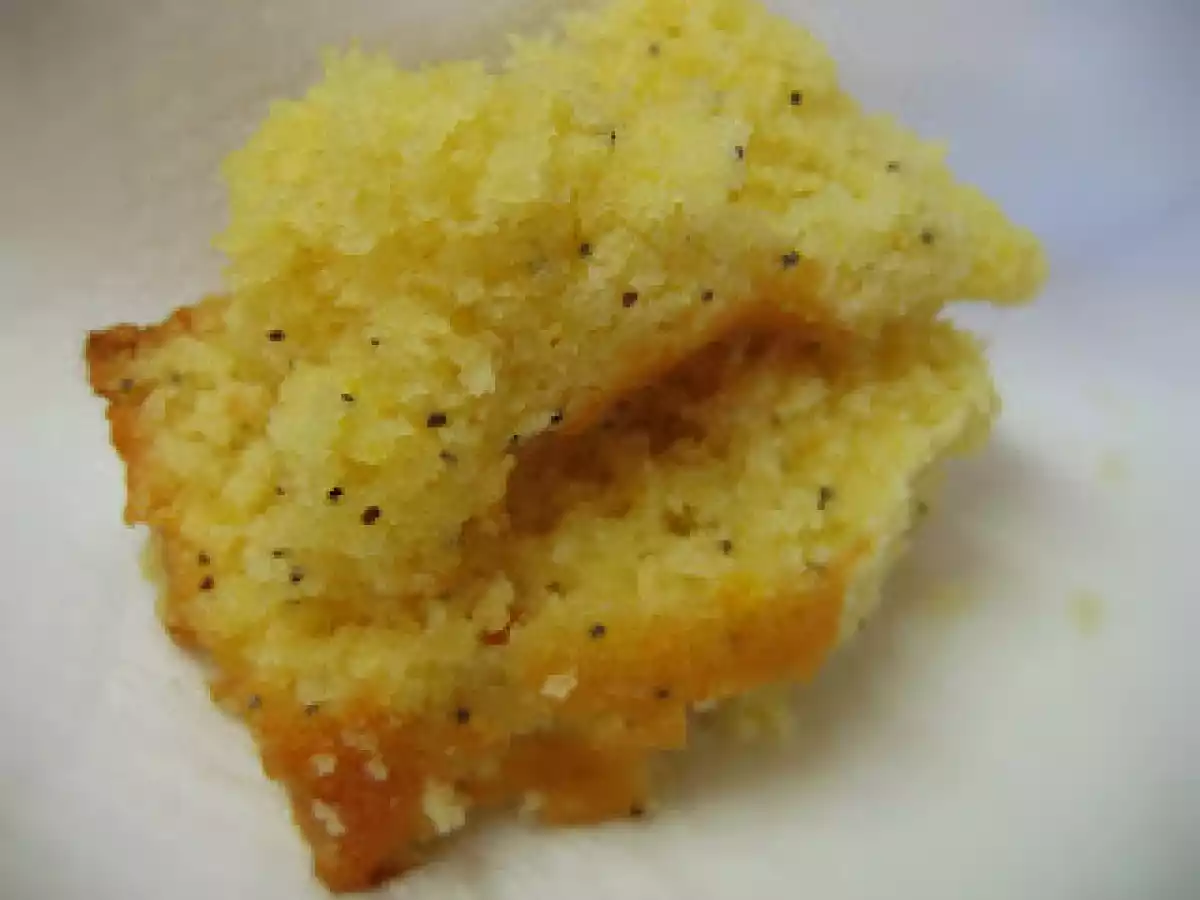 Bolo de Iogurte com Limão e Sementes de Papoila - foto 2