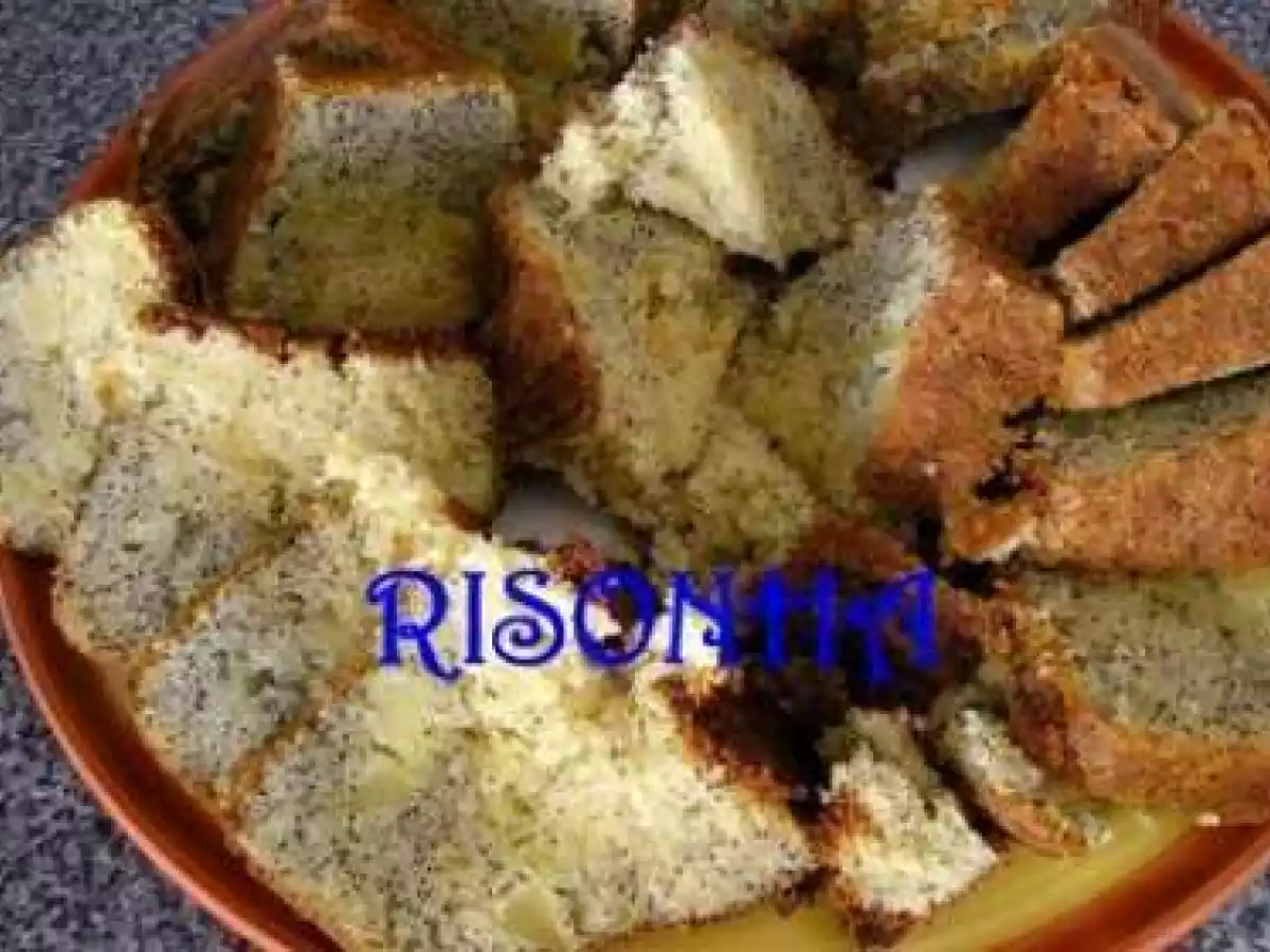 Bolo de iogurte com maçã e sementes de papoila