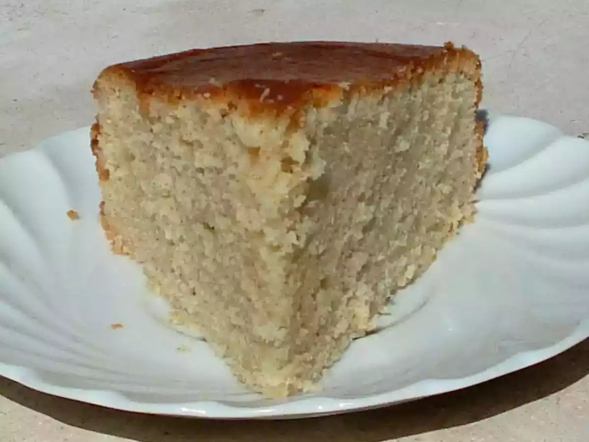 Bolo de iogurte de cabra, cardamomo e creme de coco - foto 2