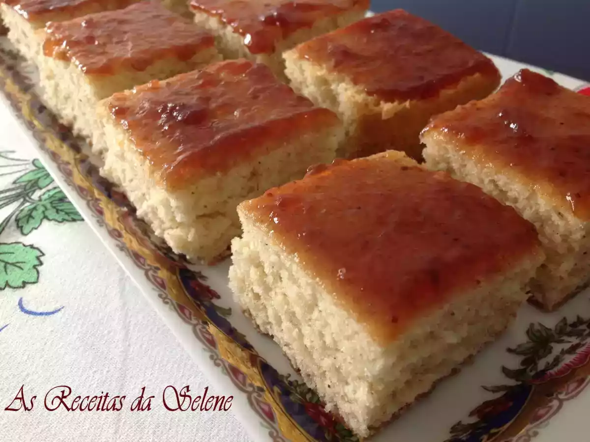 Bolo de Iogurte de Morango com Canela