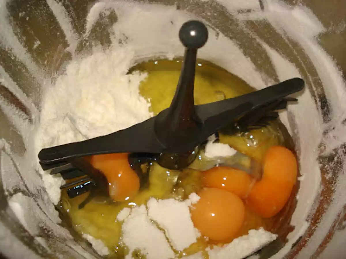 BOLO DE IOGURTE E SEMENTES DE PAPOILA