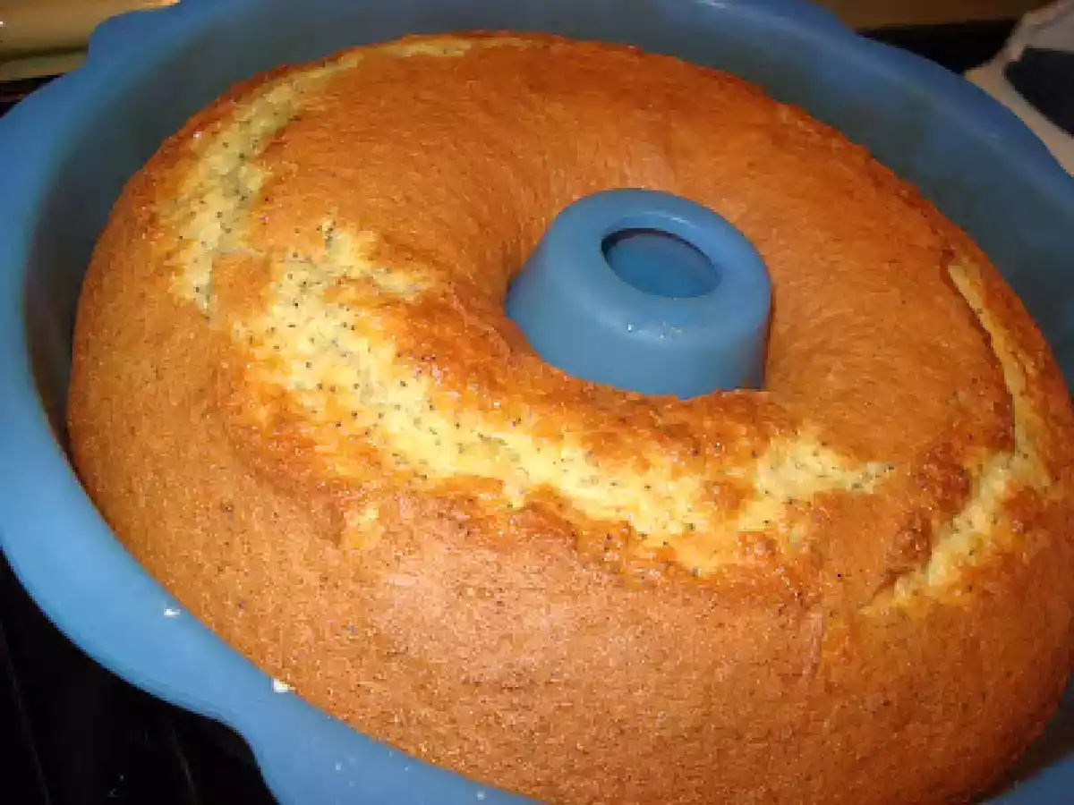 BOLO DE IOGURTE E SEMENTES DE PAPOILA - foto 6