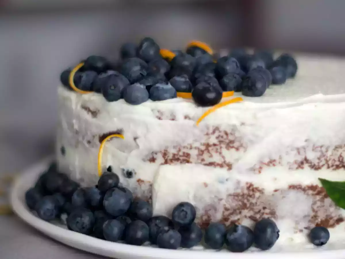 Bolo de Laranja com Cardamomo e Mirtilos
