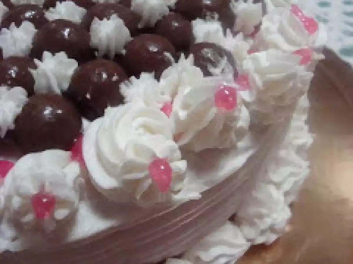 Bolo de laranja e Maltesers com recheio de mirtilos e amêndoa - foto 2