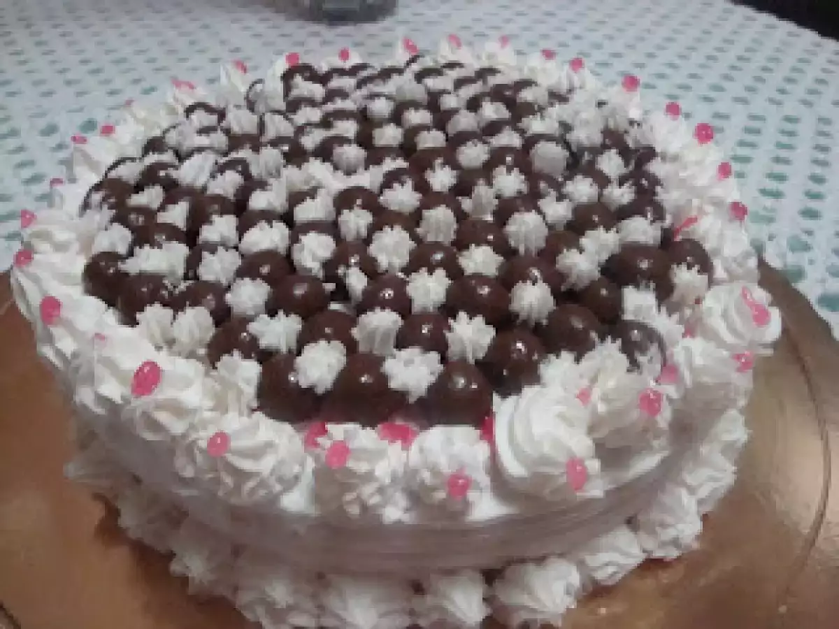Bolo de laranja e Maltesers com recheio de mirtilos e amêndoa - foto 3