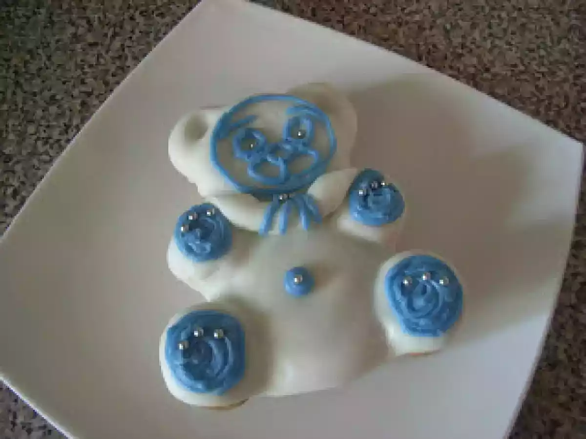 Bolo de leite em forma de urso e de borboleta. - foto 3
