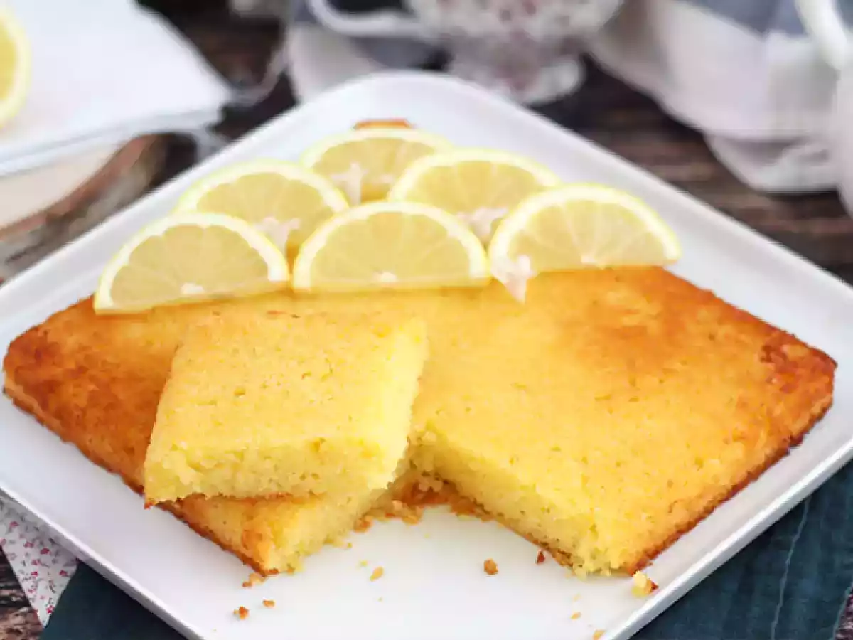 Bolo de limão com raspas