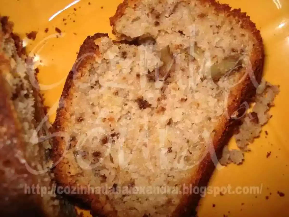 BOLO DE MAÇÃ, COCO E NOZES