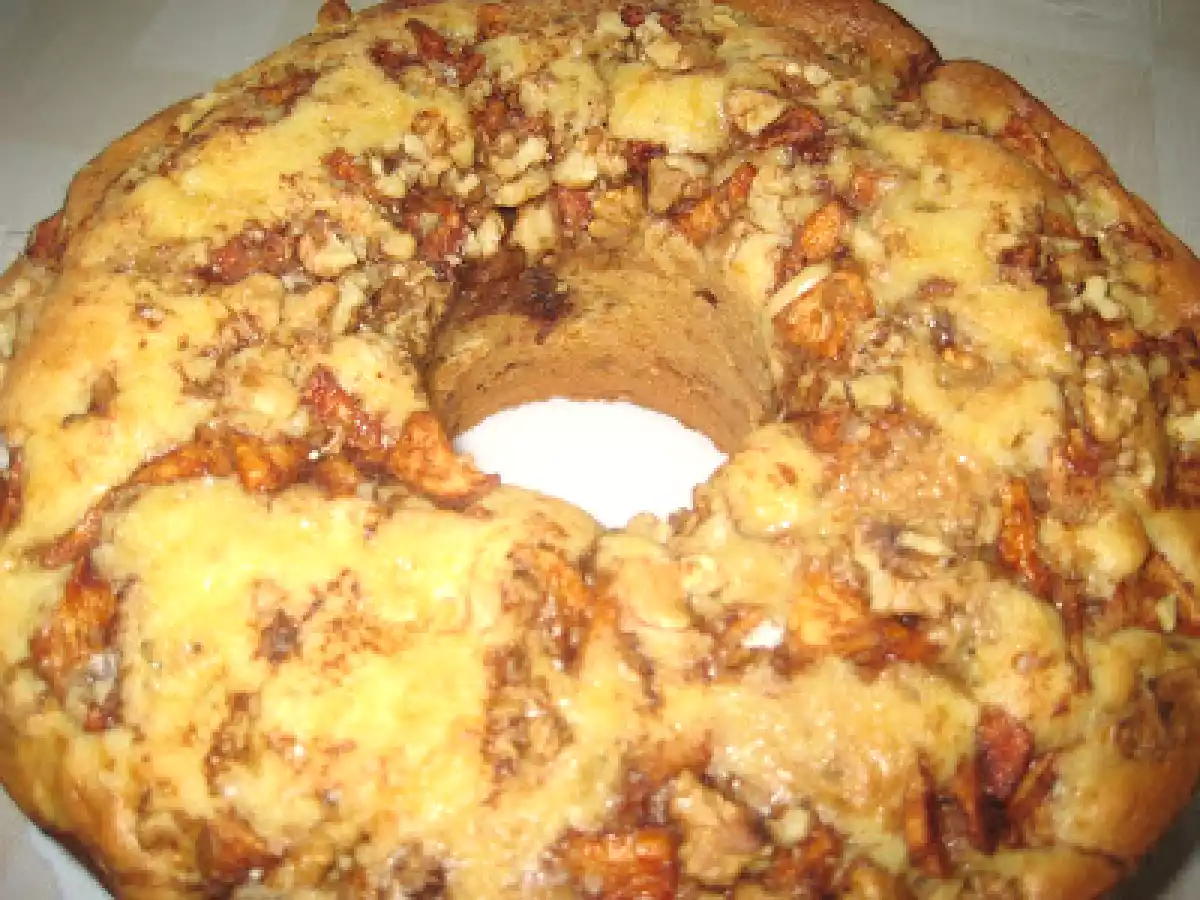 Bolo de maçã com nozes
