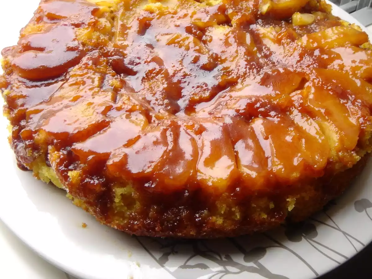 Bolo de maçã e caramelo