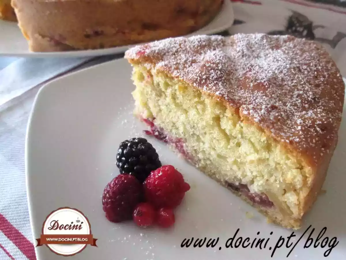 Bolo de Maçã e Frutos Silvestres