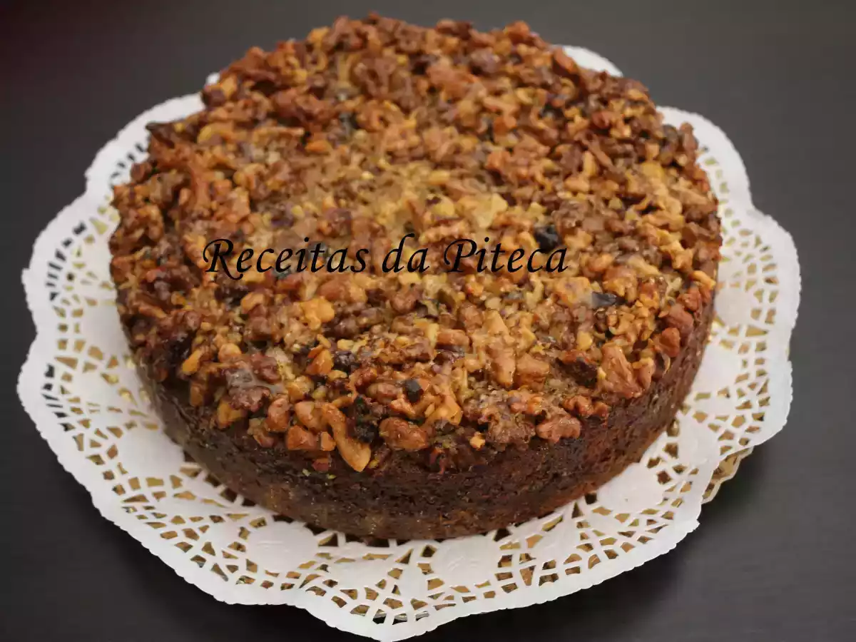 Bolo de manteiga e nozes