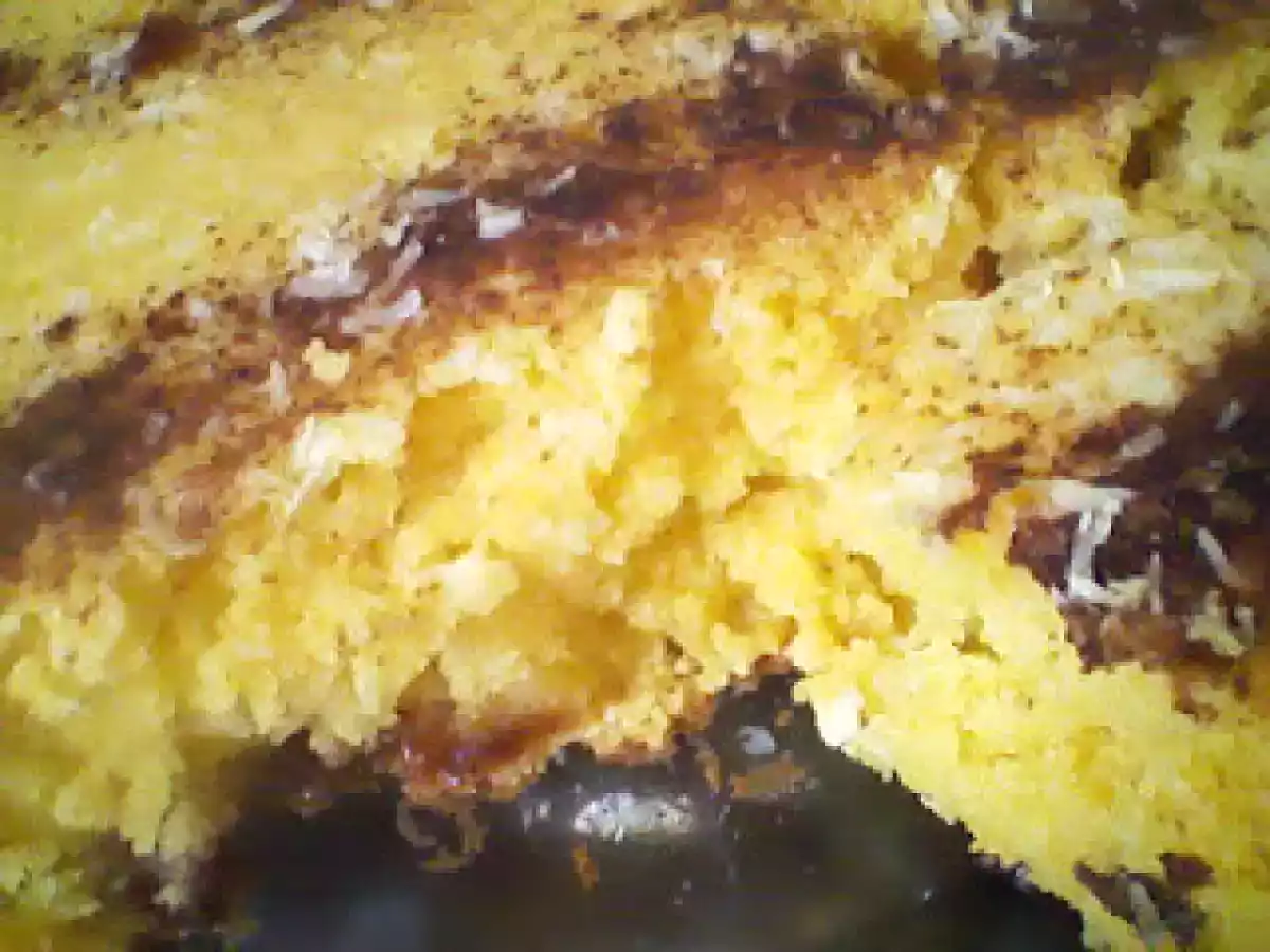 Bolo de Milho Cremoso com Côco e Goiabada