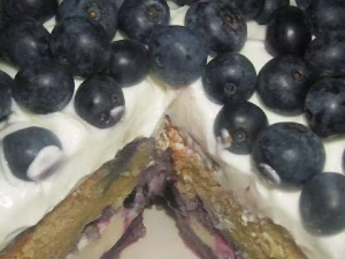 Bolo de mirtilos com natas azedas e creme glacé - foto 2
