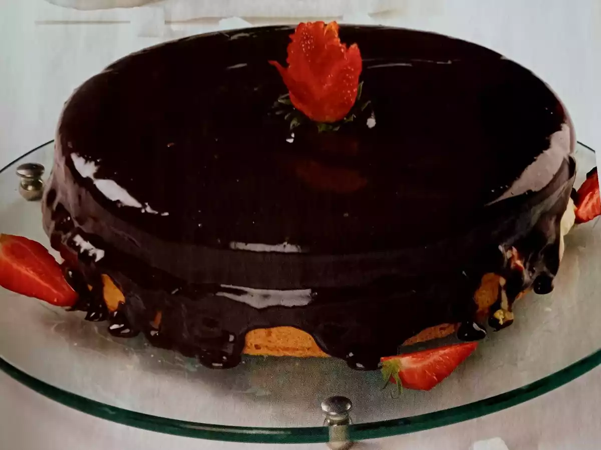 Bolo de morangos com chocolate