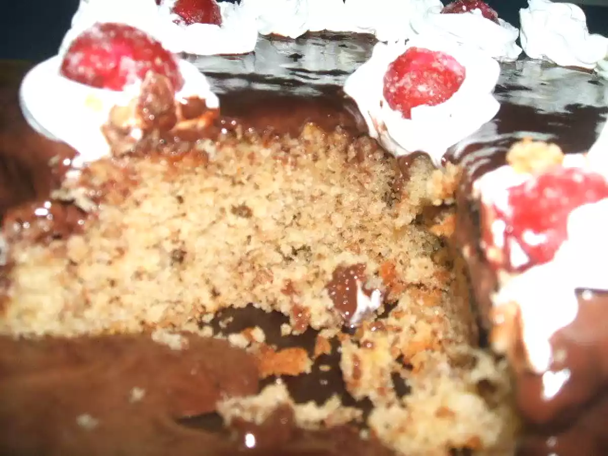 Bolo de Noz com Cobertura de Chocolate