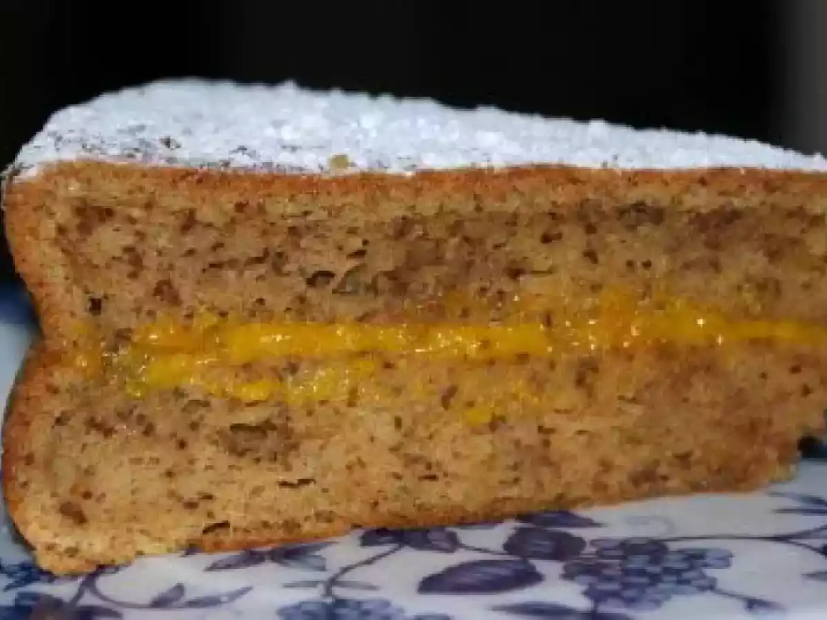 Bolo de Noz com Creme de Ovos