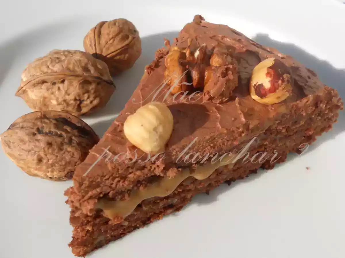 Bolo de Noz e Chocolate, Creme de Café e Cobertura de Chocolate