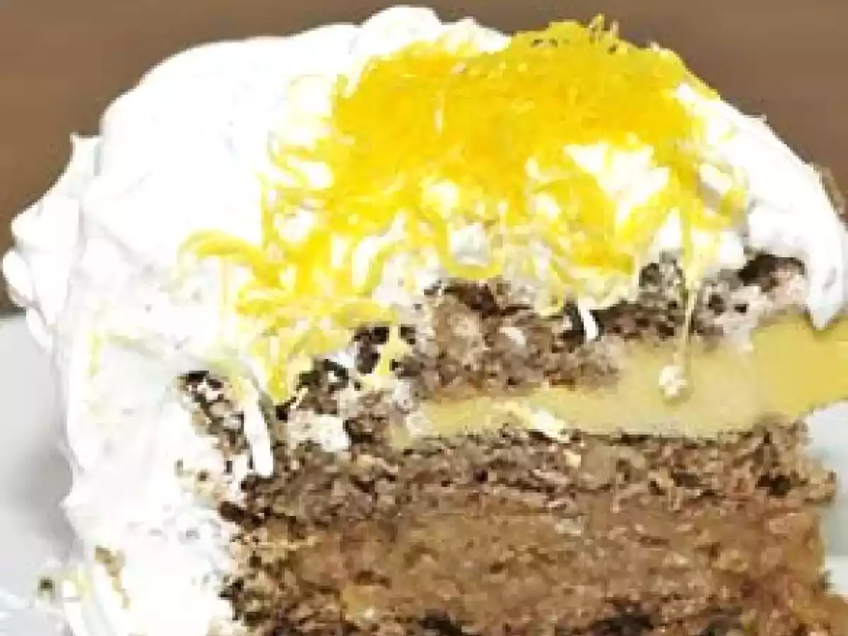 Bolo de nozes com baba-de-moça