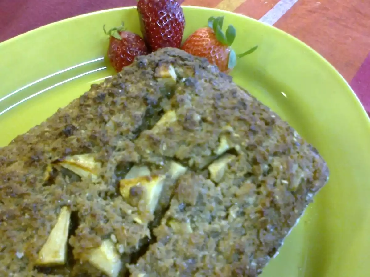 Bolo de Pão de Cereais com Maça e Nozes