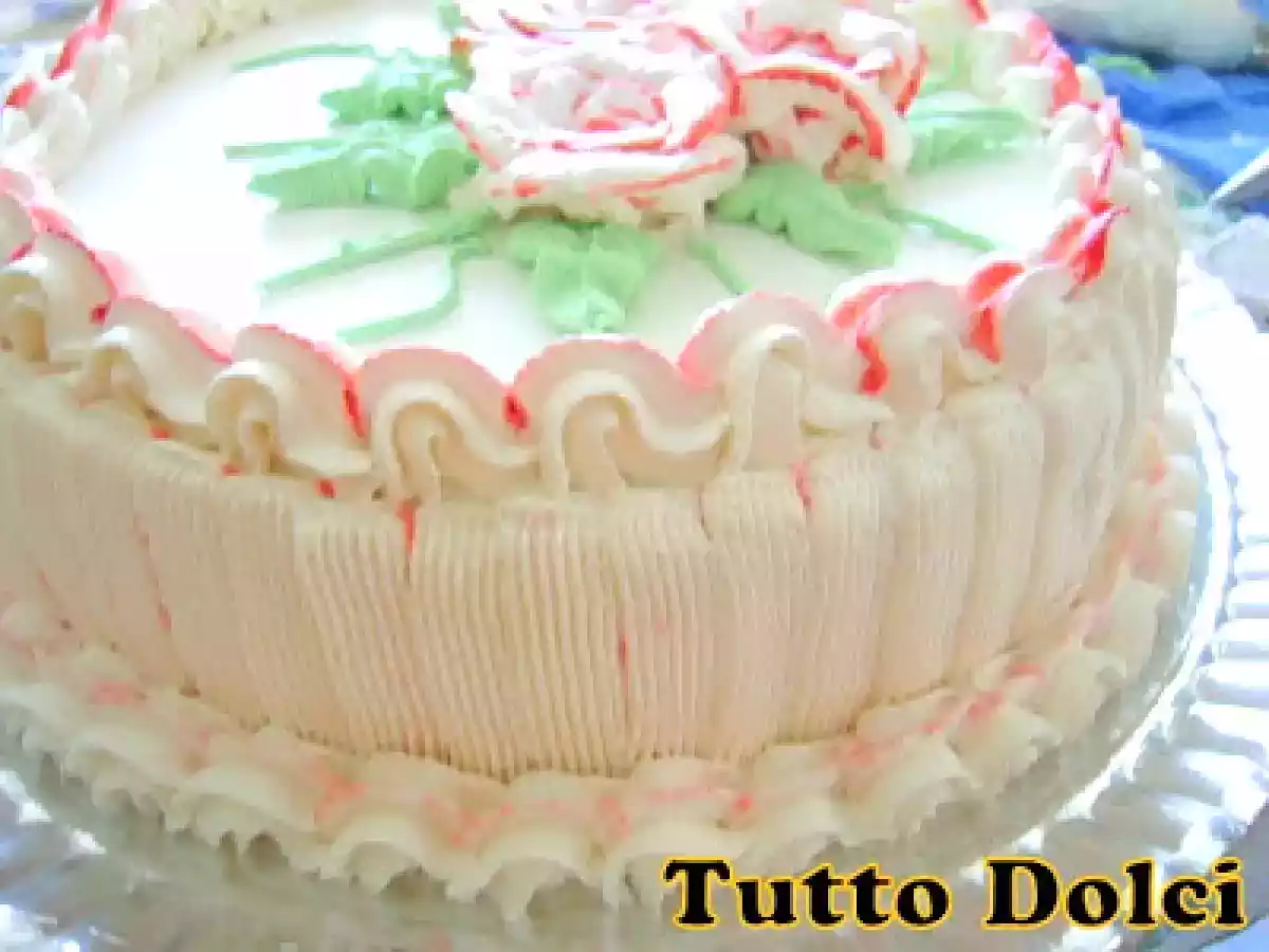 Bolo de pão de ló com recheio de mousse de morango e olho de sogra! - foto 2