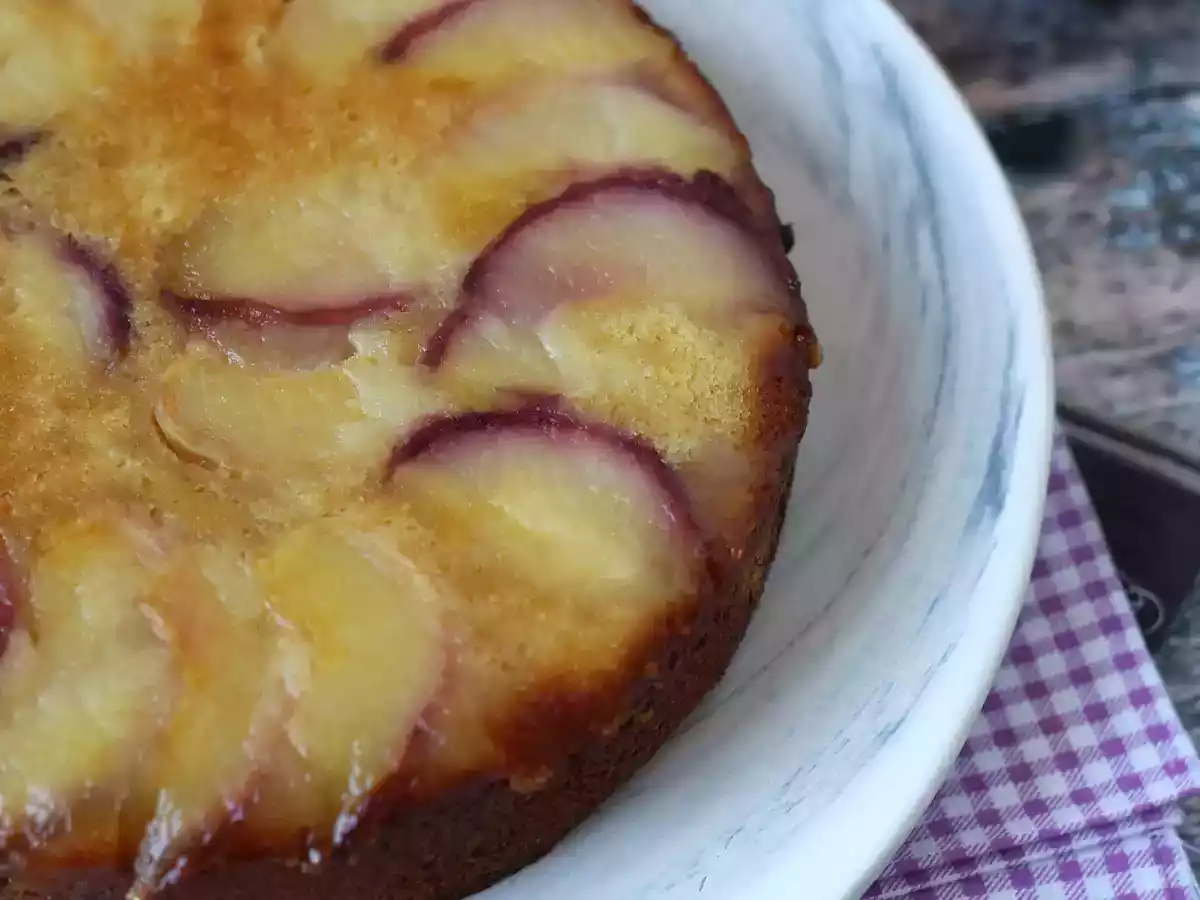 Bolo de pêssego invertido e caramelizado - foto 9