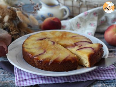 Bolo de pêssego invertido e caramelizado