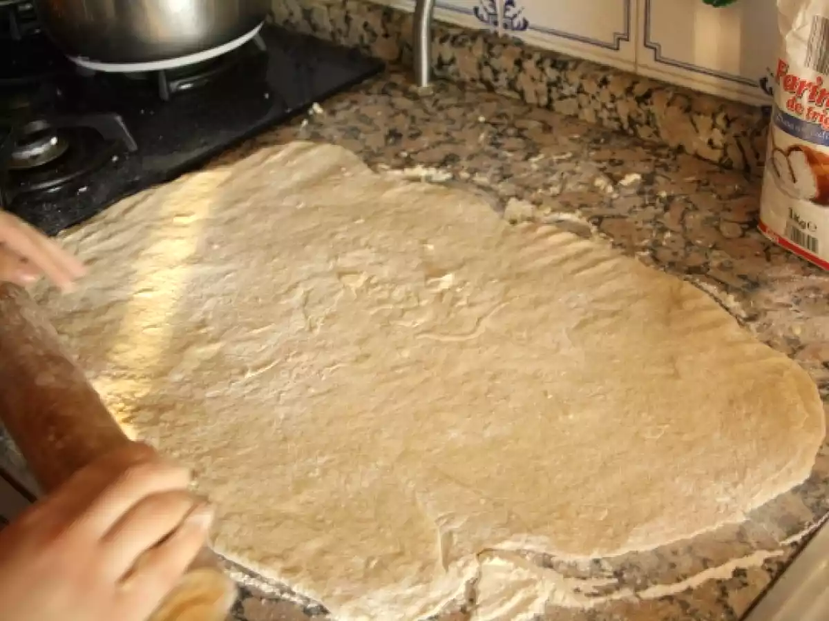 Bolo de rolinhos de canela com maçã e caramelo - foto 9