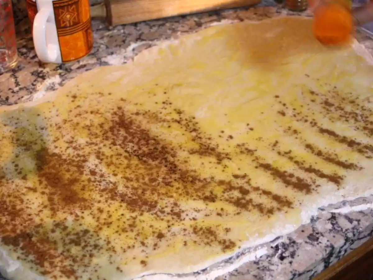 Bolo de rolinhos de canela com maçã e caramelo - foto 13