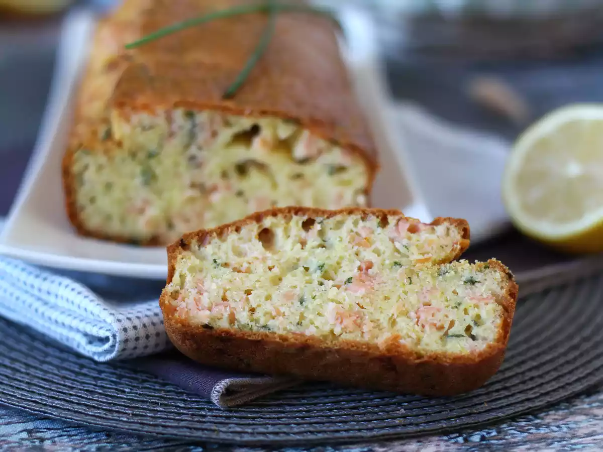 Bolo de salmão defumado com limão e cebolinha - foto 2