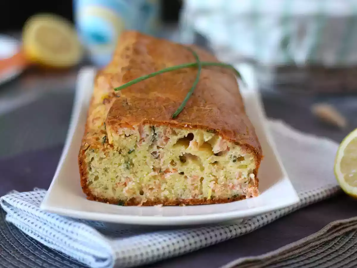 Bolo de salmão defumado com limão e cebolinha - foto 4